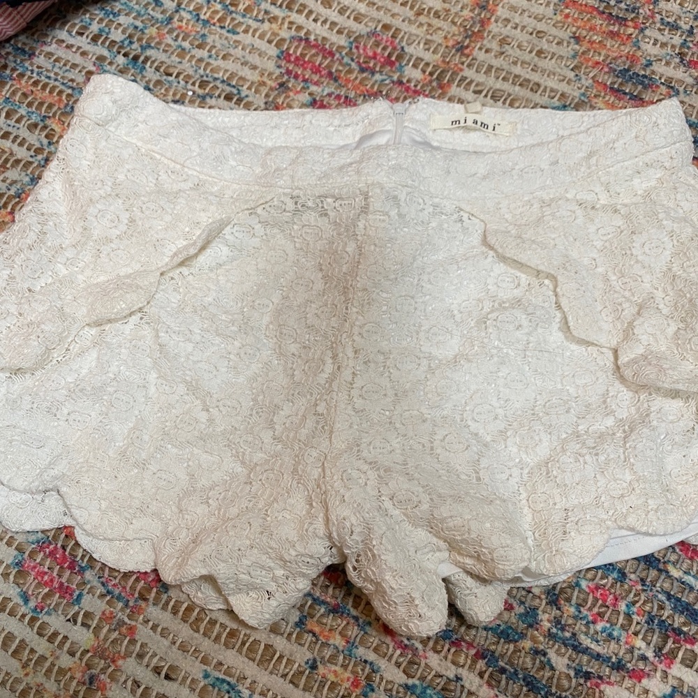 white lace shorts